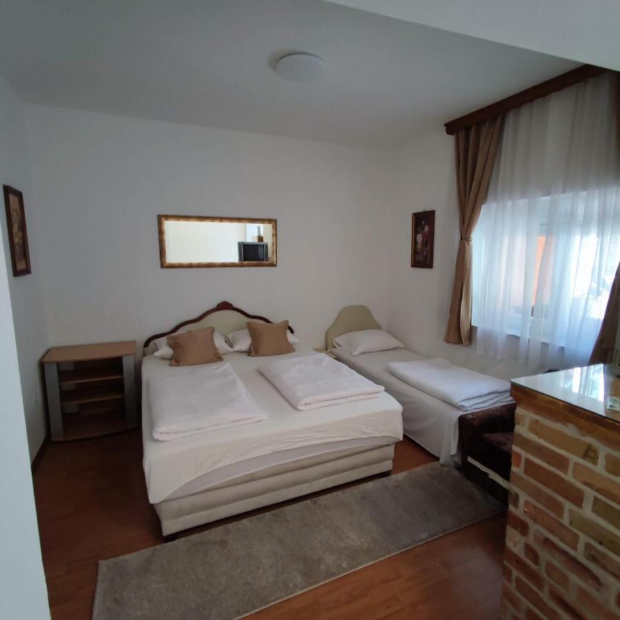 Apartments And Rooms Lena Mostar Bagian luar foto