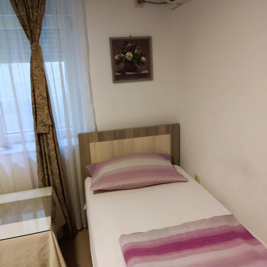 Apartments And Rooms Lena Mostar Bagian luar foto