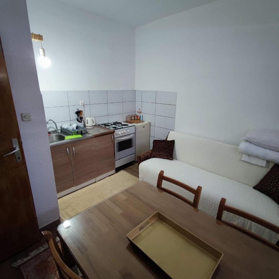 Apartments And Rooms Lena Mostar Bagian luar foto