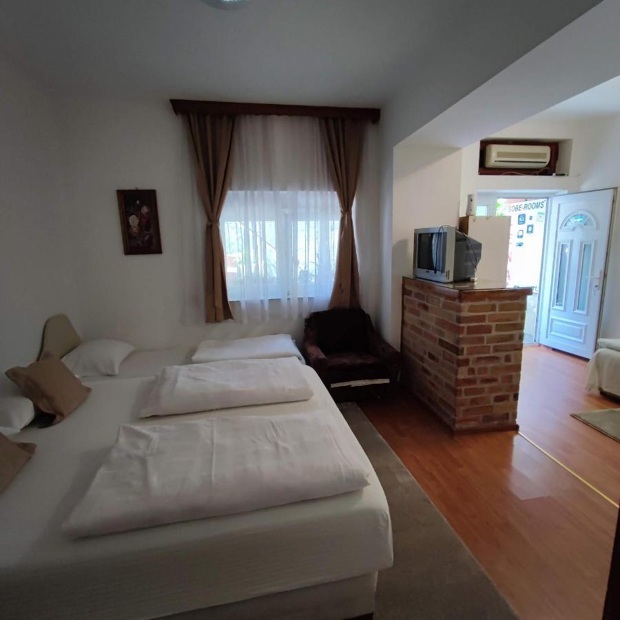 Apartments And Rooms Lena Mostar Bagian luar foto