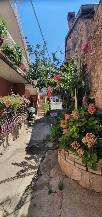 Apartments And Rooms Lena Mostar Bagian luar foto