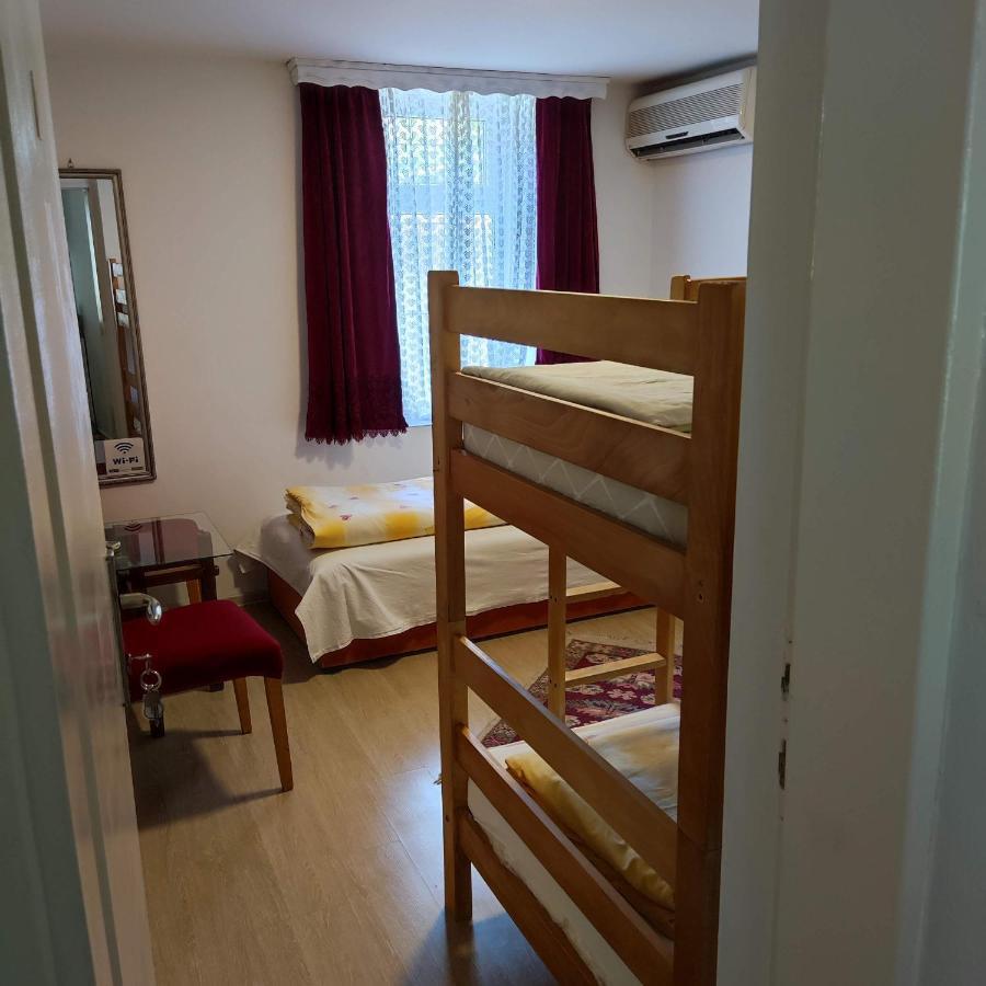 Apartments And Rooms Lena Mostar Bagian luar foto