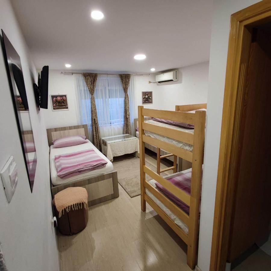 Apartments And Rooms Lena Mostar Bagian luar foto