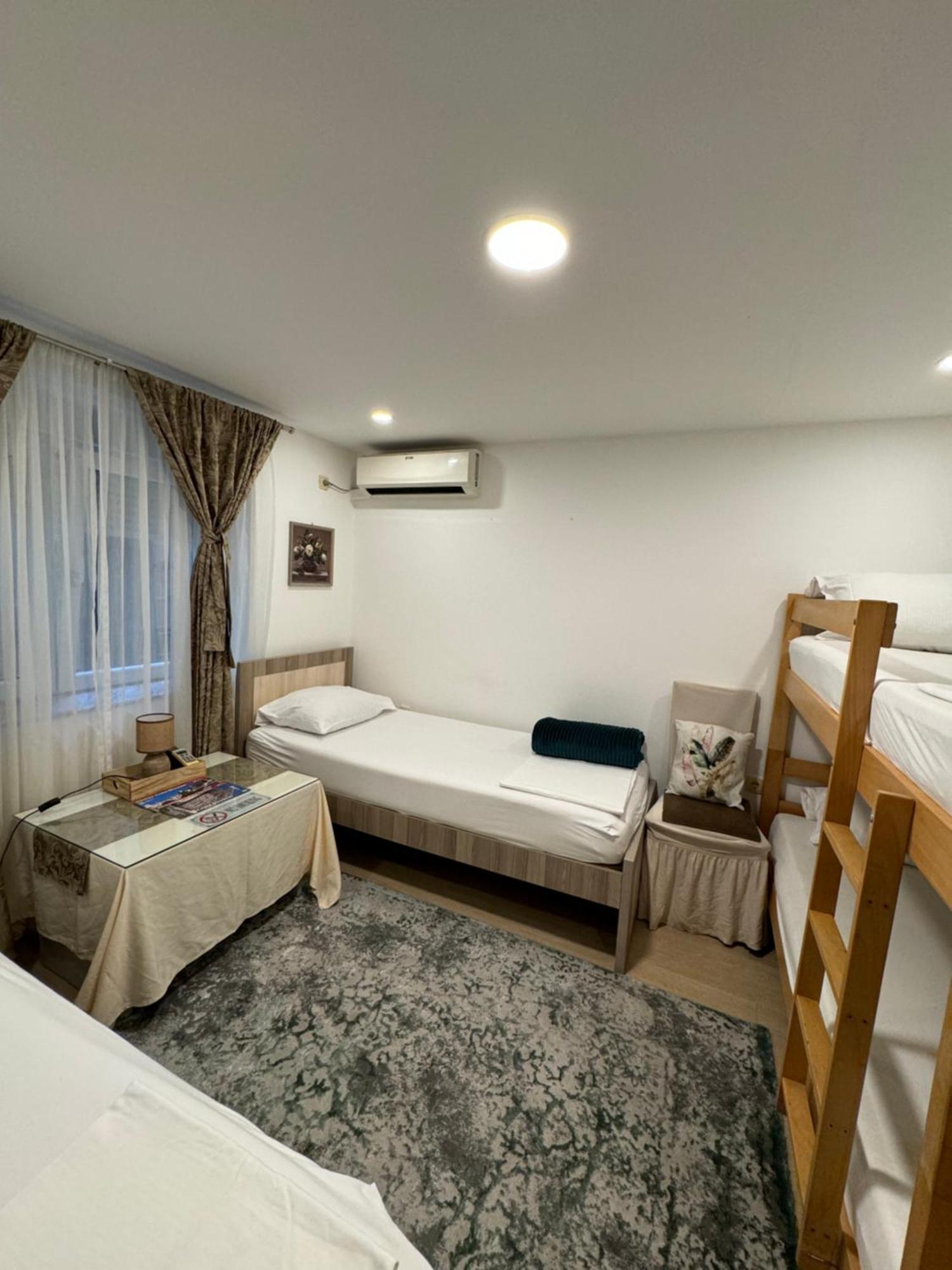 Apartments And Rooms Lena Mostar Bagian luar foto