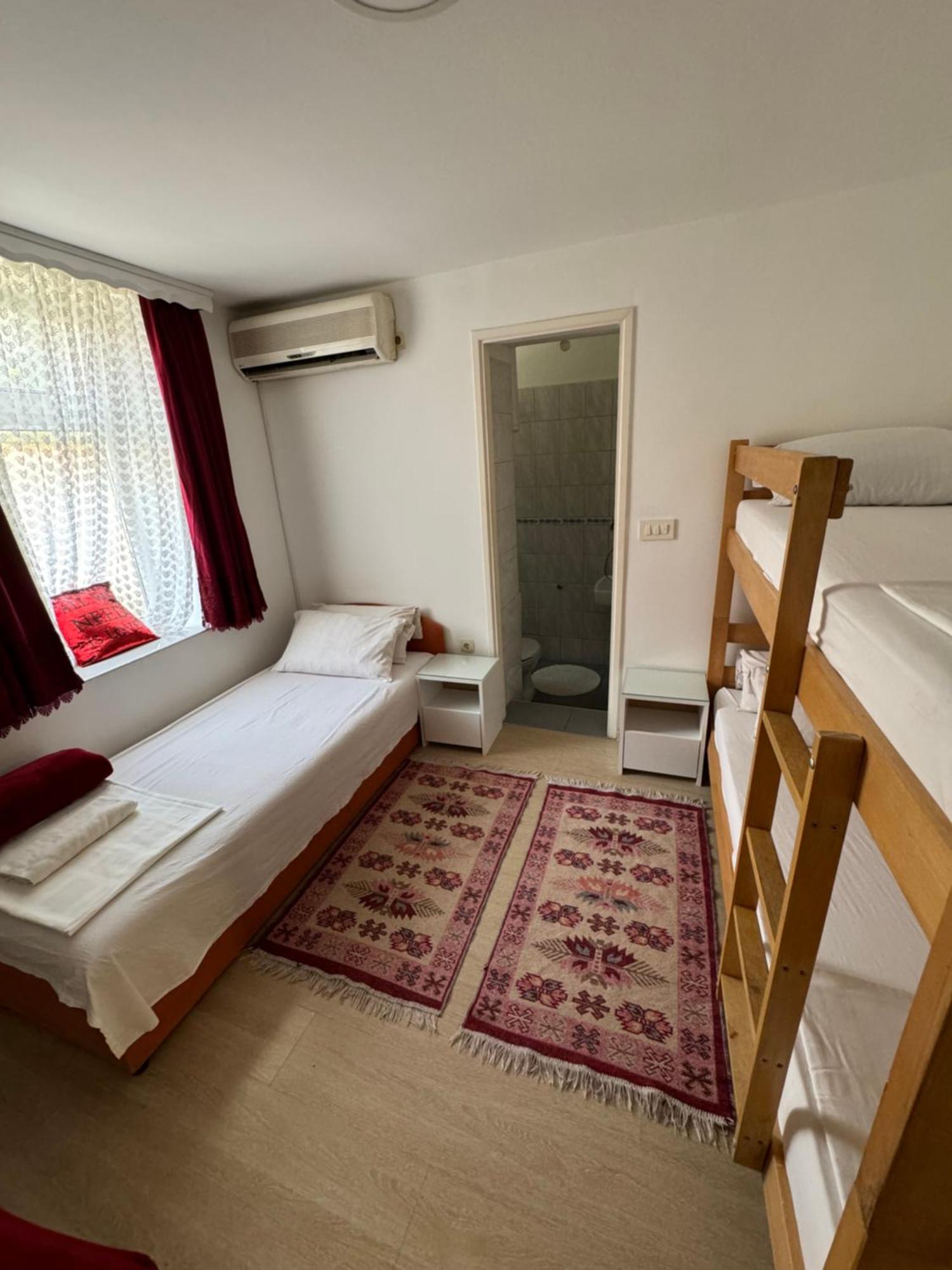 Apartments And Rooms Lena Mostar Bagian luar foto