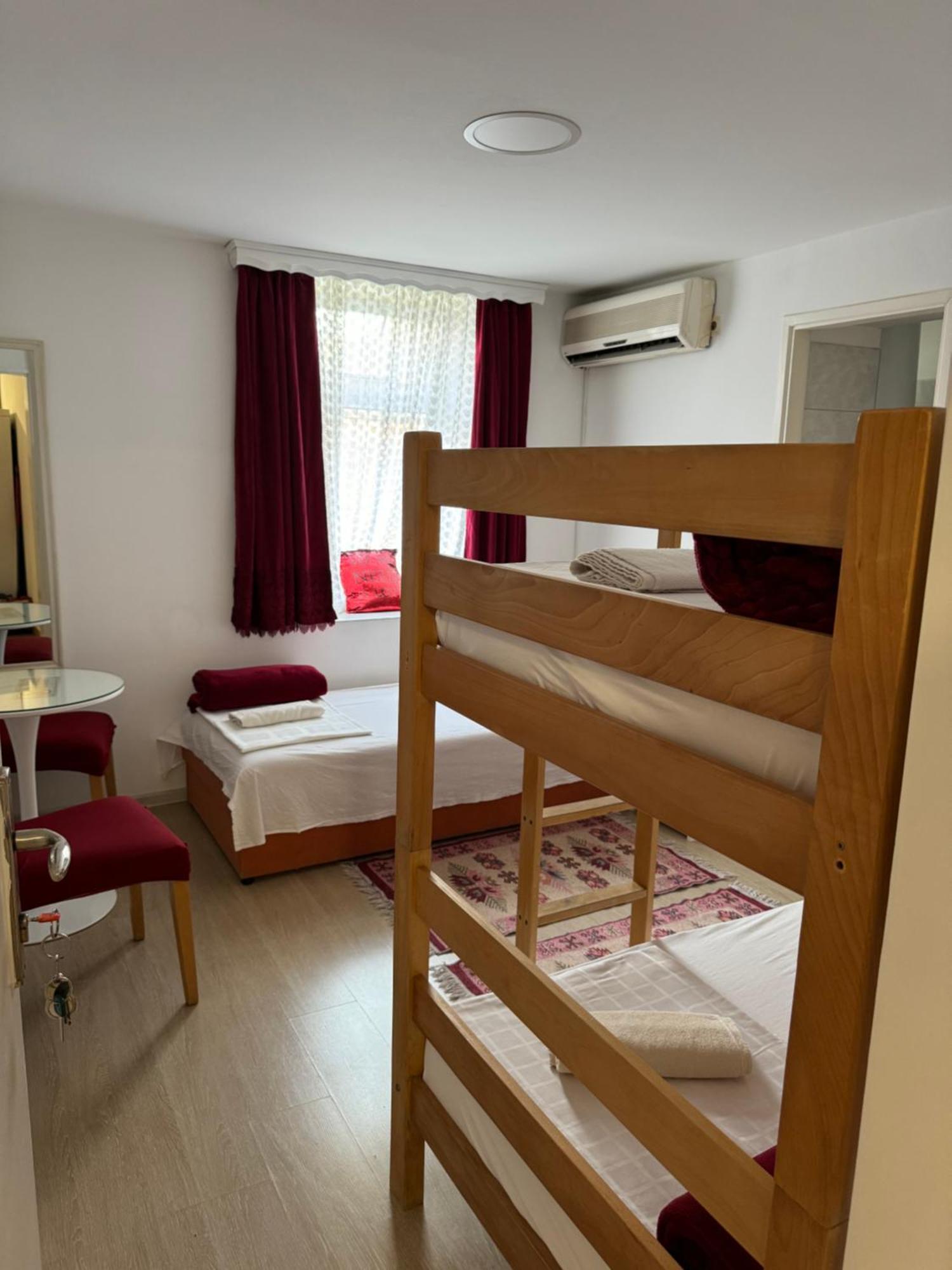 Apartments And Rooms Lena Mostar Bagian luar foto